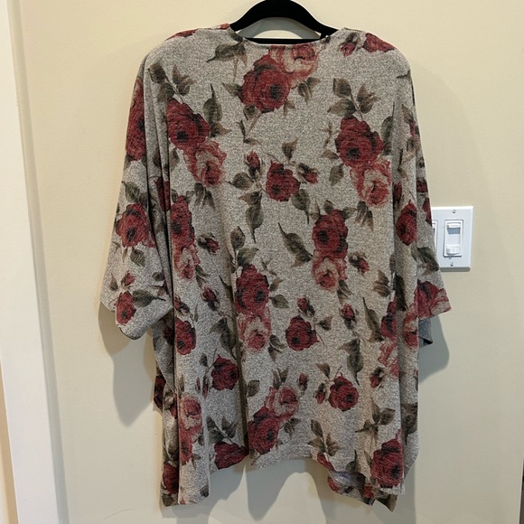 GUC Audrey 3+1 kimono size OS. - Picture 4 of 8